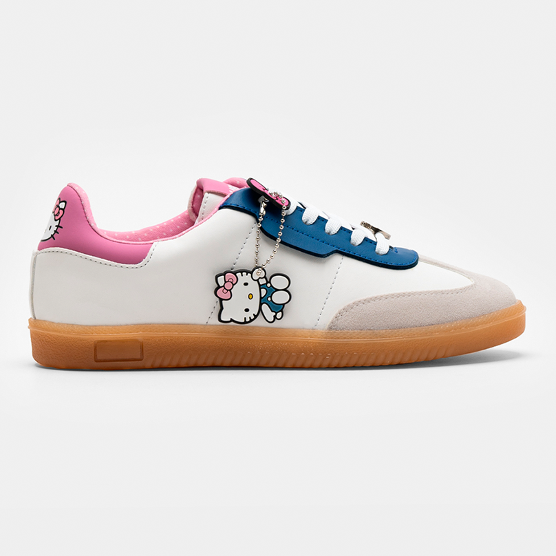 Vista lateral de tenis retro Hello Kitty para mujer blancos con detalles azul, gamuza gris y suela de goma Vandeci.