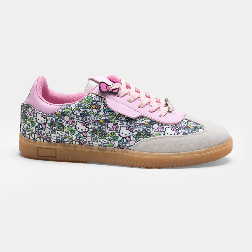 Vista lateral de tenis Hello Kitty Vandeci para mujer con estampado exclusivo, detalles rosas y punta de gamuza.