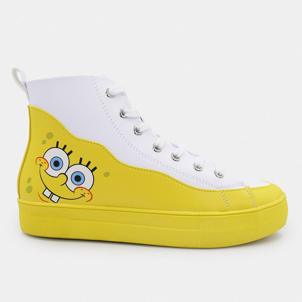 Tenis high top blancos con suela amarilla y rostro de Bob Esponja de perfil.