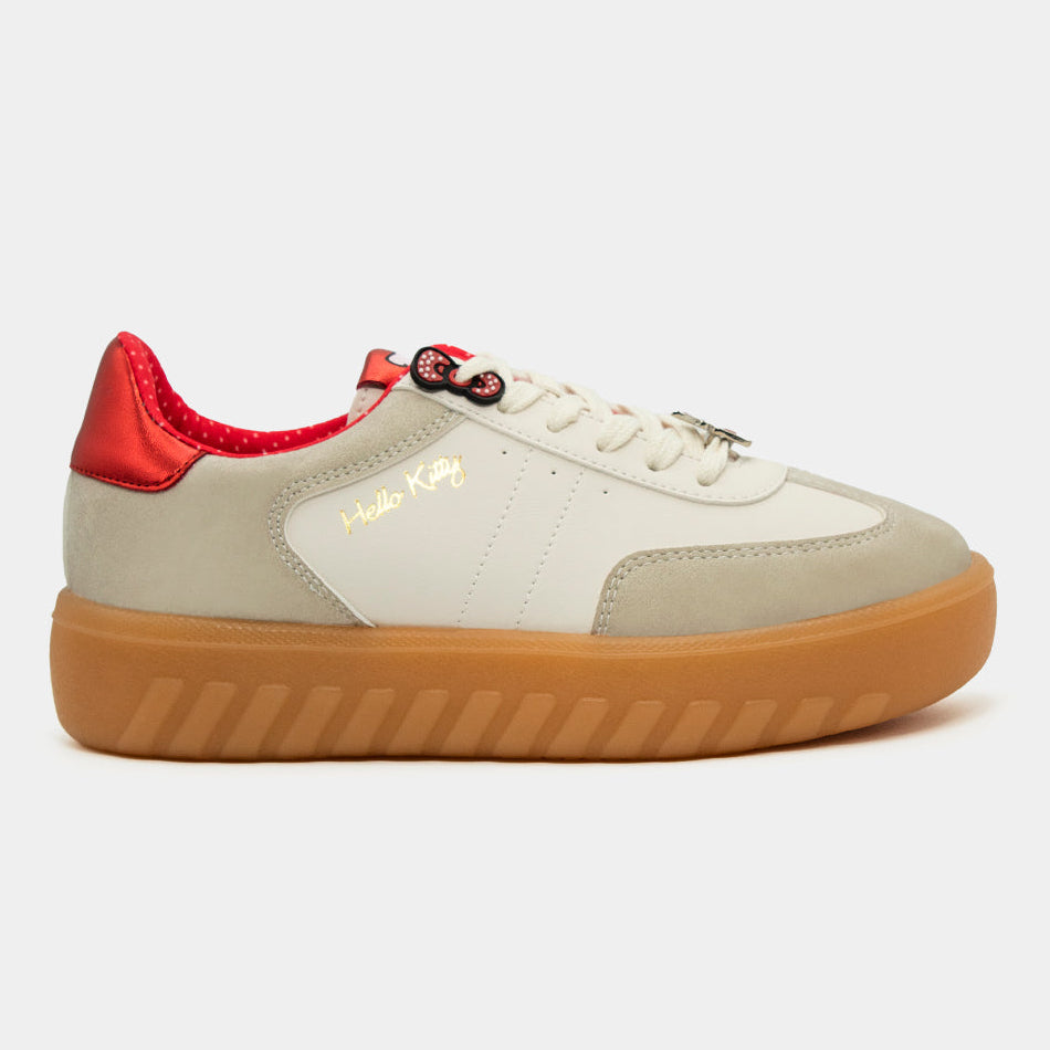 Tenis de plataforma Hello Kitty en color crema con suela café y detalles en rojo vibrante.