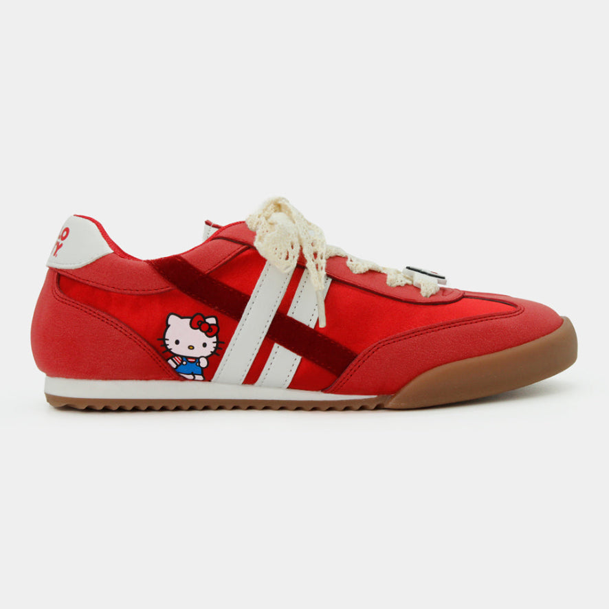 Tenis rojos de Hello Kitty con franjas blancas laterales, suela de goma café y bordado del personaje.